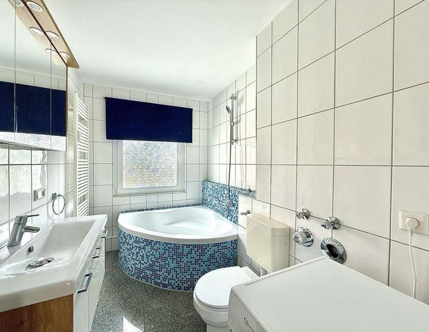 Erstbezug nach Sanierung: großzügige 2-Zimmer-Wohnung mit Balkon, Keller - Innenstadt - Photo 1