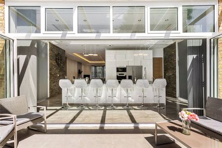 A rare double fronted detached house offering Ambassadorial proportions that has been beautifully refurbished and extended sparing no expense and offering excellent security. EPC rating C. - Photo 5