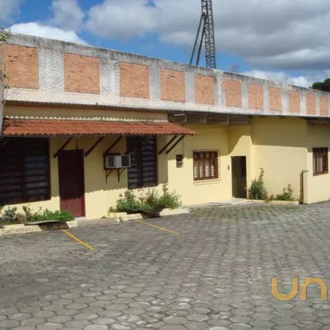 Casa no Portão de 500 m² com 1 quarto - Foto 1