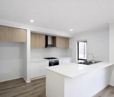 Warm & Cozy 3-Bedroom, 2-Bathroom Home Close to Schools & Parks - Photo 5