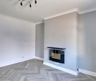 3 bedroom end of terrace house to rent - Photo 2