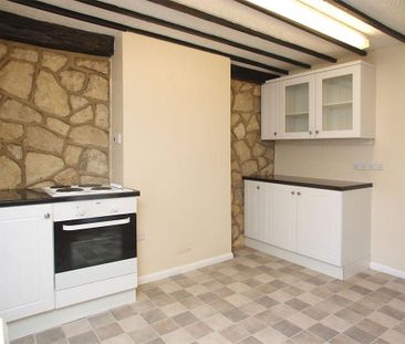 2 bedroom end of terrace house to rent - Photo 2