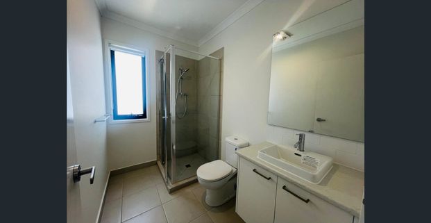 Modern & Stylish Townhouse - Photo 1