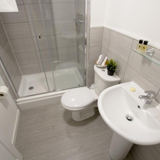 6 bedroom house to rent - Photo 1