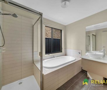 Three Bedroom Family Home! - Photo 5