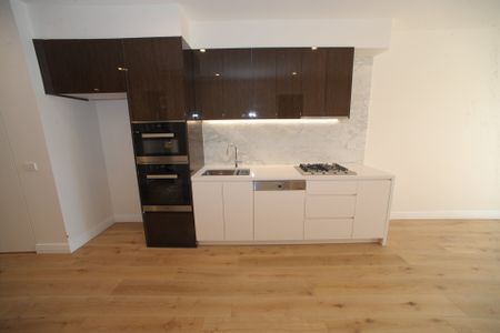 Convenient Location - Photo 5