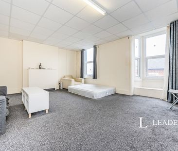 3 bedroom apartment to rent Stratford Road, Wolverton, Milton Keyne... - Photo 1
