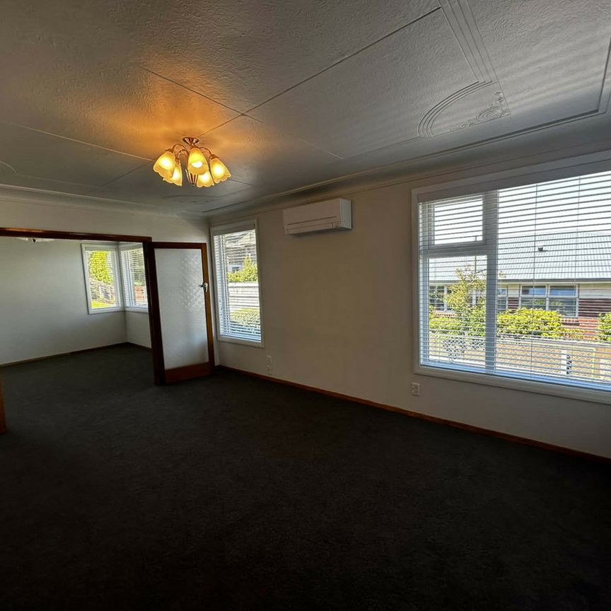 Beautiful in Belleknowes! - Photo 1