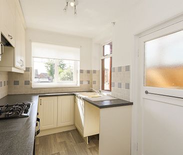 2 bedroom Terraced House to rent - Photo 4