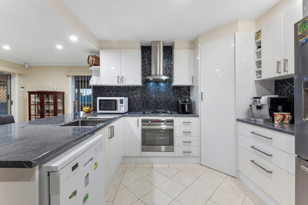 13 Elliott Avenue, Gulfview Heights SA 5096 - House For Rent - $660 | Domain - Photo 2