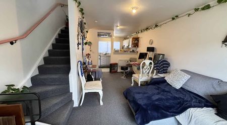 2-Bedroom Townhouse in Mount Cook - Photo 2