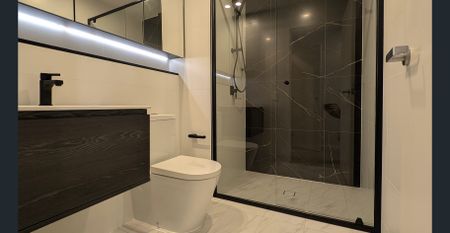 Stylish Apartment Living in Melrose Park with Entertainer's Balcony - Photo 4