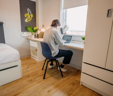 Large Premium En Suite - Photo 3