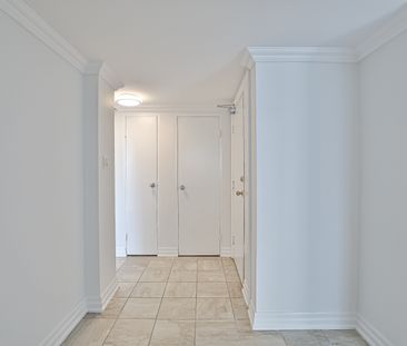2 Bedrooms, Den - Photo 4