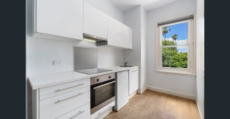 STYLISH APARTMENT IN THE HEART OF MOSMAN VILLAGE - Photo 3