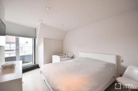 Zeer recent duplexappartement, centraal gelegen in Knokke. - Photo 3