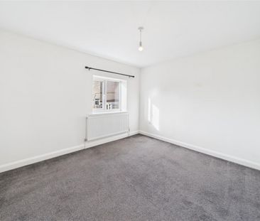 2 bedroom Town house to rent - Photo 5