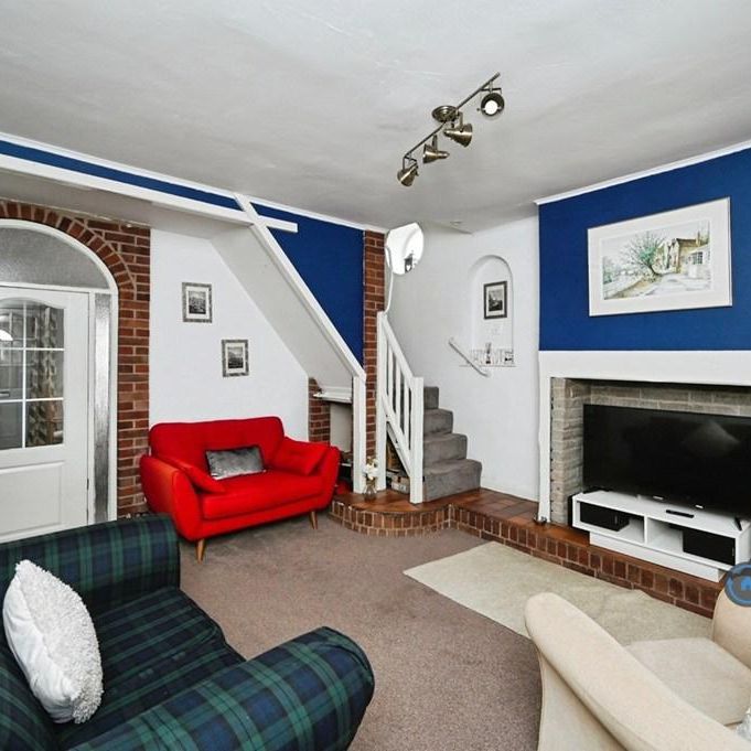 3 bedroom semi-detached house to rent - Photo 1