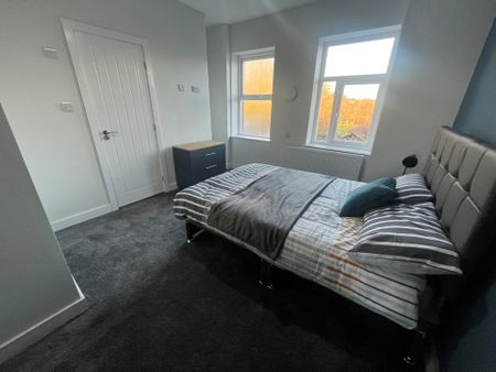 Tonge Moor Road, Bolton - Photo 2