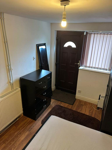 1 bedroom in a house share to rent - Photo 5