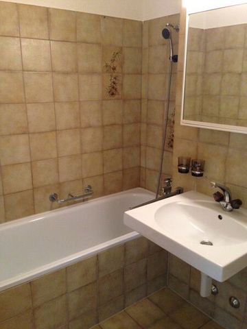 Charmante Maisonette-Wohnung mit 2 Balkonen an begrünter Lage - Photo 3