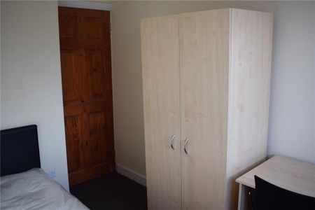 4 bedroom semi-detached house to rent - Photo 4