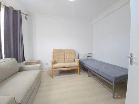 3 Bed Terraced House, Leopold Road, N18 - Photo 3