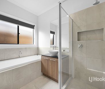 25 Winfred Drive, Mambourin VIC, Belconnen - Photo 1