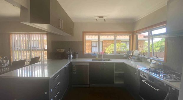 Nest In Papatoetoe! - Photo 1