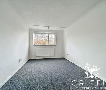 Long Riding, Basildon, SS14 - Photo 3