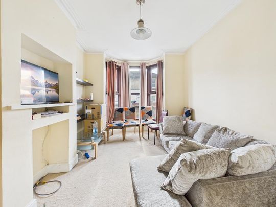 4 bedroom flat to rent - Photo 1