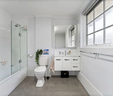 Bright & Spacious 1 bedroom! - Photo 1