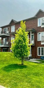 SUPERBE appartement style CONDO récent, grand 4 1/2 (1005 p.c.), dans un environnement paisible et très recherché, à seulement 9 ms de Québec. - Photo 4