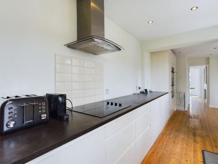 3 bedroom terraced house to rent - Photo 3