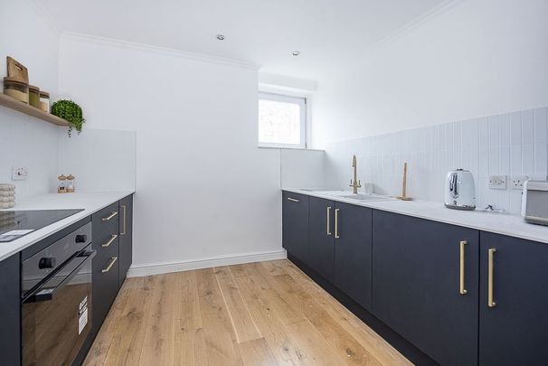 3 bedroom flat to rent - Photo 1