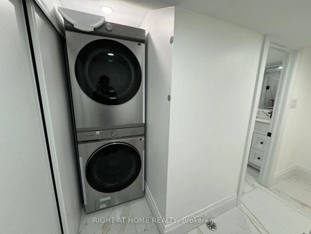 Detached Home For Lease | W9229490 - Photo 4