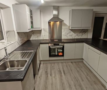 Three bed semi detached - Photo 3