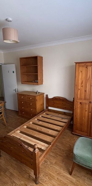 Room in a Shared House, Chalk Farm Road, NW1 - Photo 1