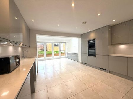 4 Bedroom House - Detached To Let - Photo 5