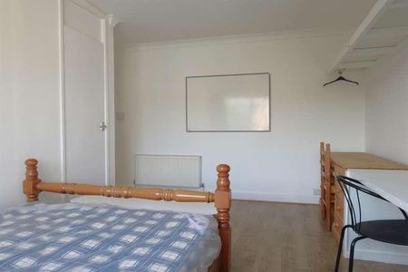 Bedroom Detached House In Winton, BH9 - Photo 4