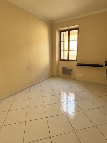 Location Appartement 3 pièces 79m² LAMBESC 13410 - Photo 2