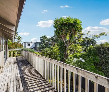 Spacious 3 Bedroom Family Home in Fantastic Location - Photo 6