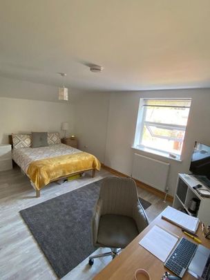 1 bedroom in a house share to rent - Photo 1