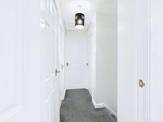 Long Field Drive, Edenthorpe, Doncaster, DN3 - Photo 1