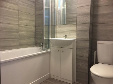 2 Bed Flat, Larch Close, N11 - Photo 5