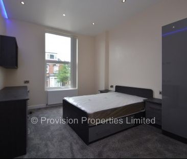 4 Bed 4 Bath Properties in Leeds - Photo 4