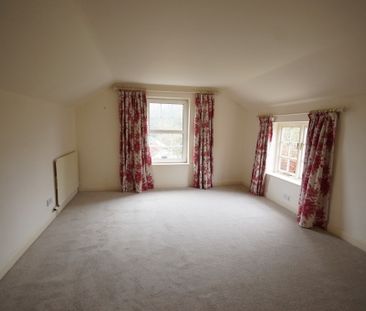 3 bedroom Cottage to let - Photo 2