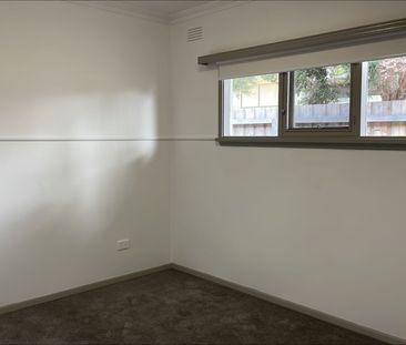 rTwo-Bedroom Unit Close to Gilbert Street - Photo 3