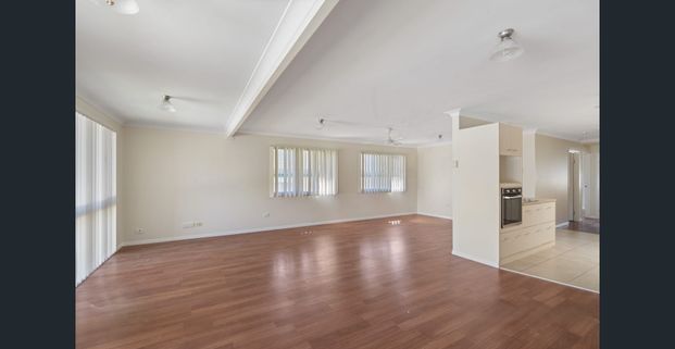 Spacious Three Bedroom Home in Kippa-Ring! - Photo 1