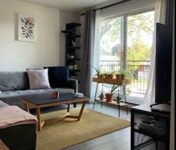 4 1/2 Chomedey 2e Etage + Stationnement - Photo 2